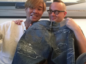 ゲイカップルの写真が載っているクレジットカードを日本で使った時の反応